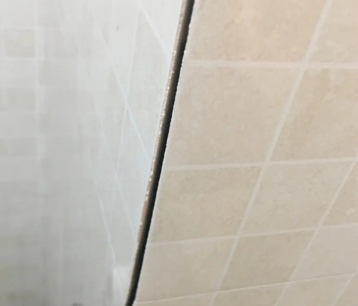 嵩县瓷砖空鼓维修公司分享阳台瓷砖脱落的修复过程可以分为以下几个步骤