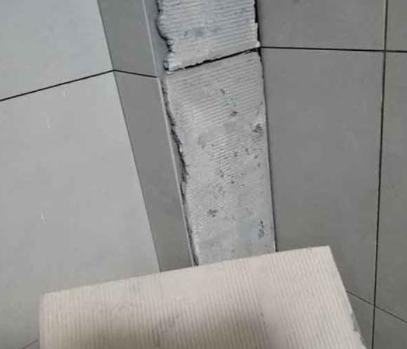 嵩县瓷砖空鼓维修公司分享下厨房瓷砖脱落的补救措施。